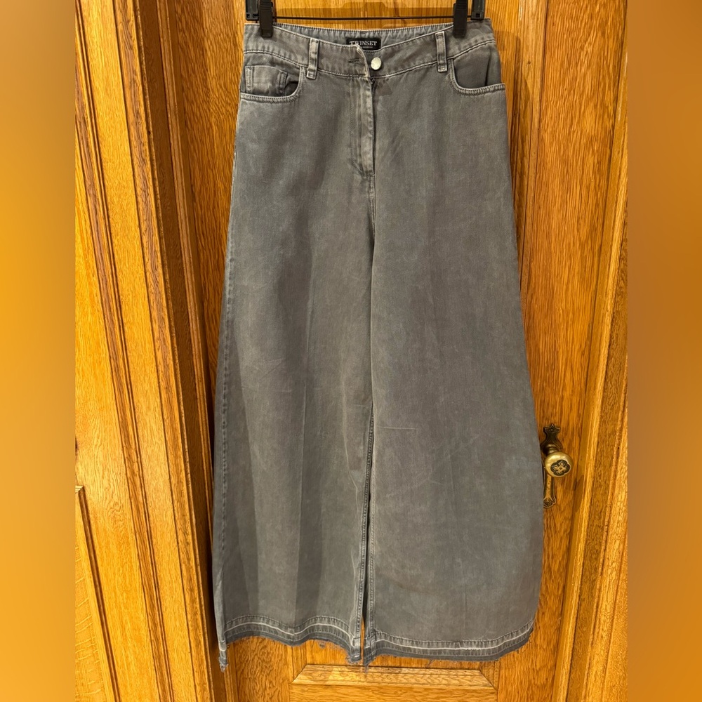 Never worn Twinset wide leg jeans sz 29 US